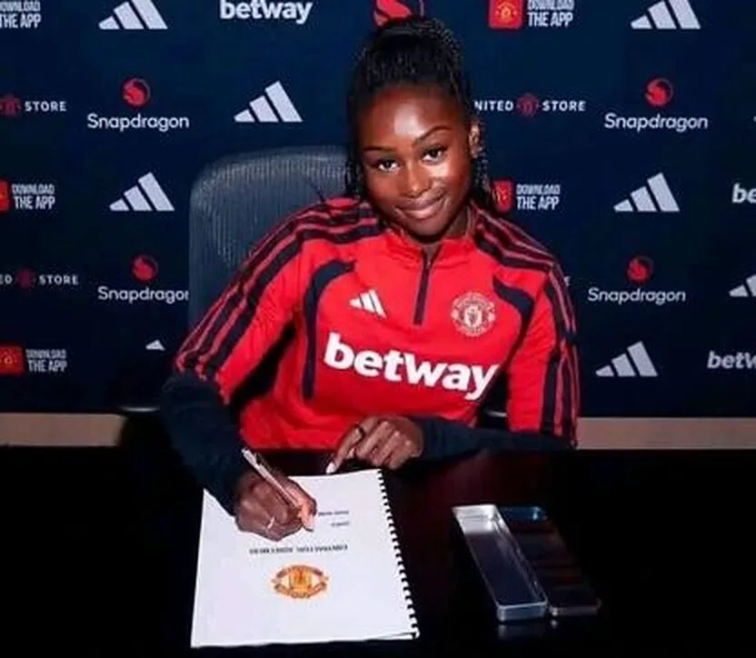 A Sierra Leonean player signs her professional contract abroad